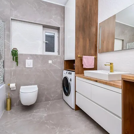 Ela Apartment
