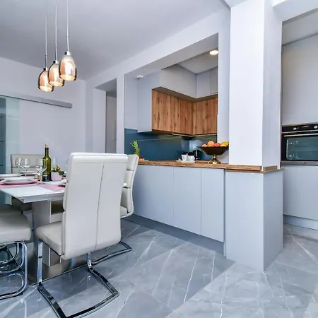 Ela Apartment