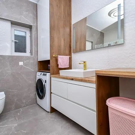 Ela Apartment *