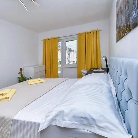 Ela Apartment *