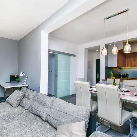 Apartment Ela *