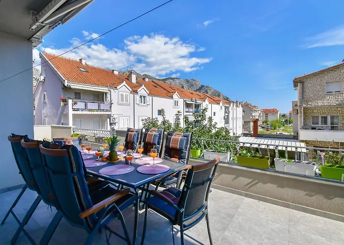 Apartment Ela Omis
