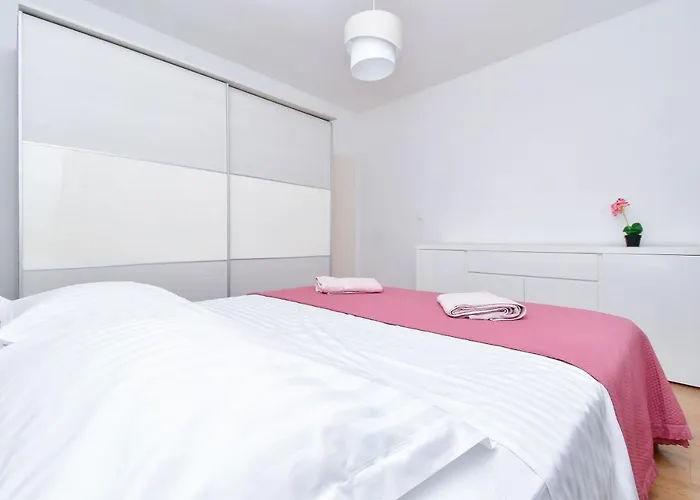Apartment Ela Omis