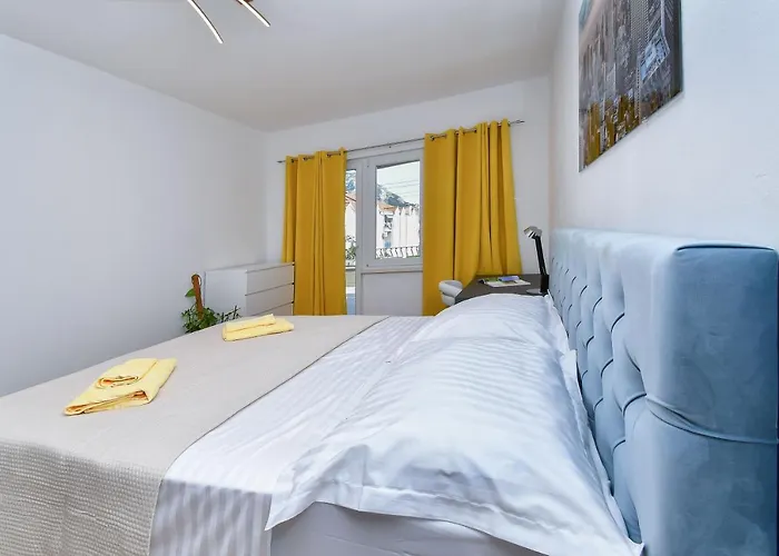 Ela Apartment *